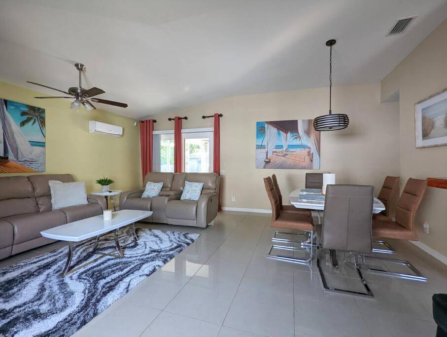3Bed & 2Bath Property Couple Minutes From Siesta Key Beach & Downtown Sarasota Exterior photo