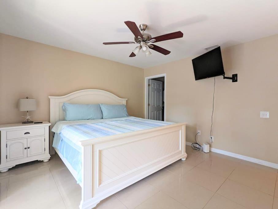 3Bed & 2Bath Property Couple Minutes From Siesta Key Beach & Downtown Sarasota Exterior photo